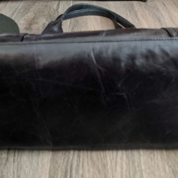 Kenneth Cole New York Black Leather Shoulder Bag - Picture 5 of 13